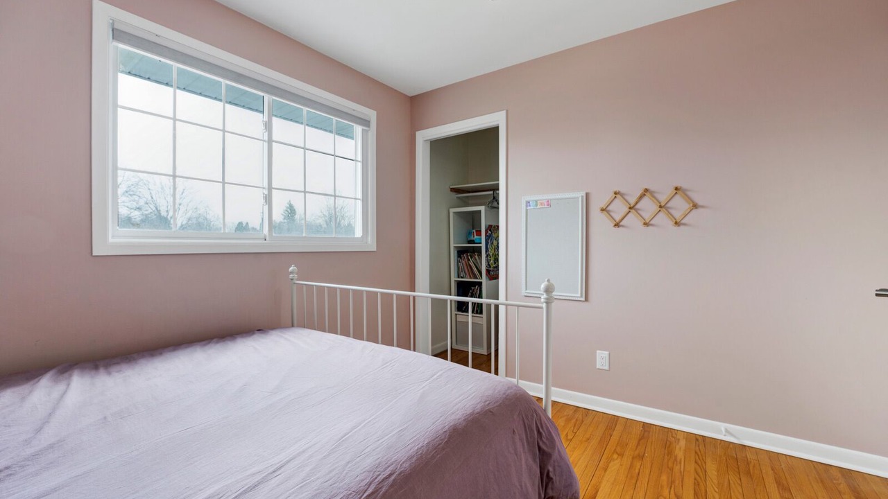 Photo of Bedroom in Amherstview