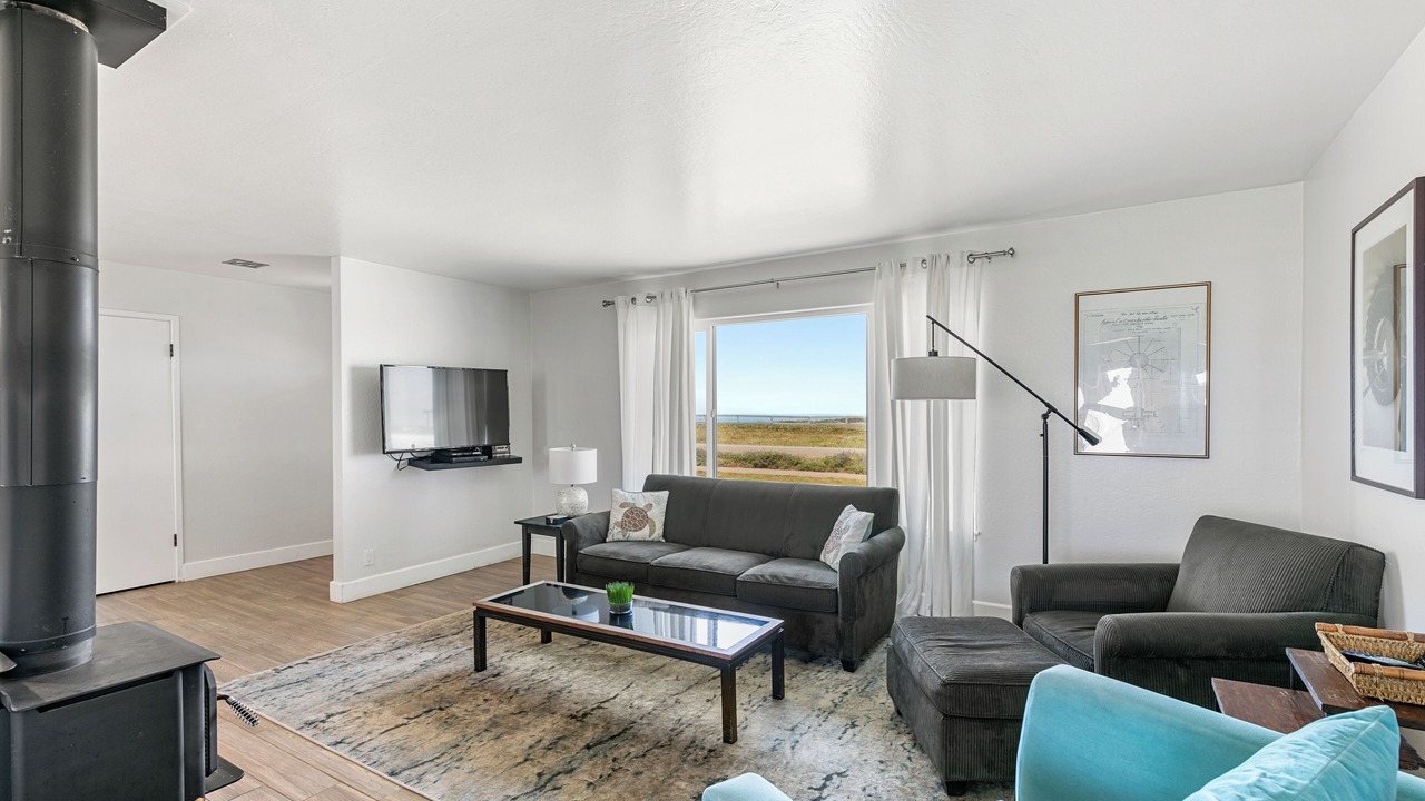 Photo of Livingroom in Point Arena