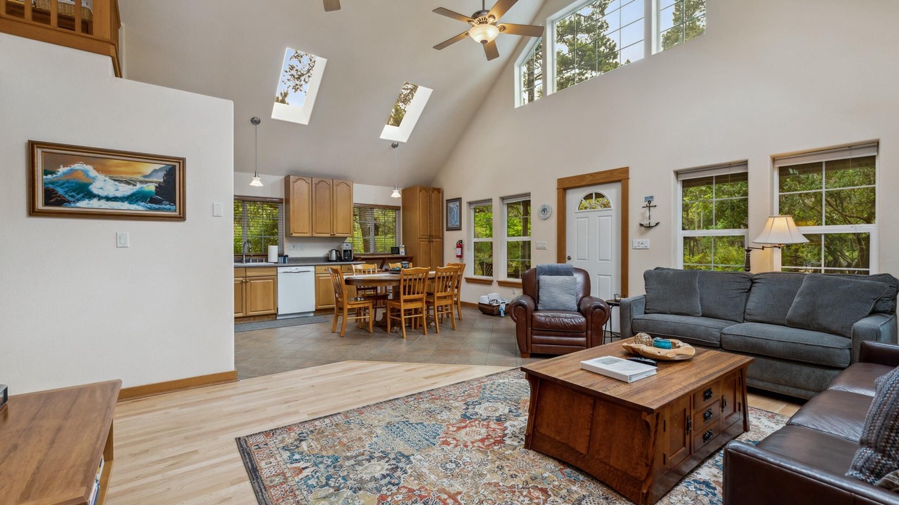 Photo of Livingroom in Manzanita