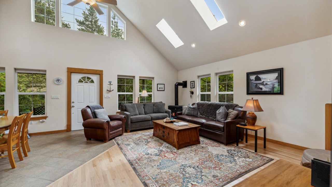 Photo of Livingroom in Manzanita