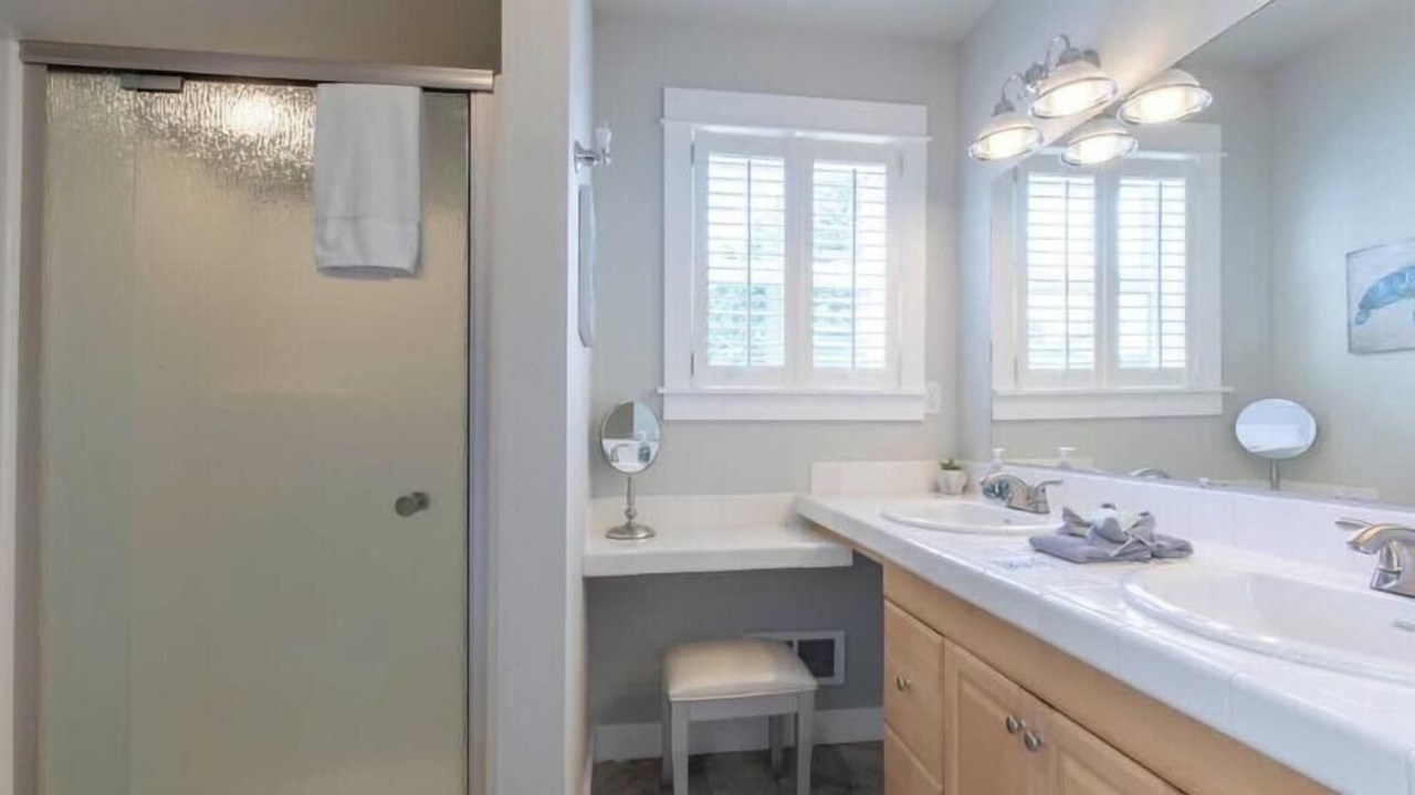 Photo of Bathroom in Manzanita