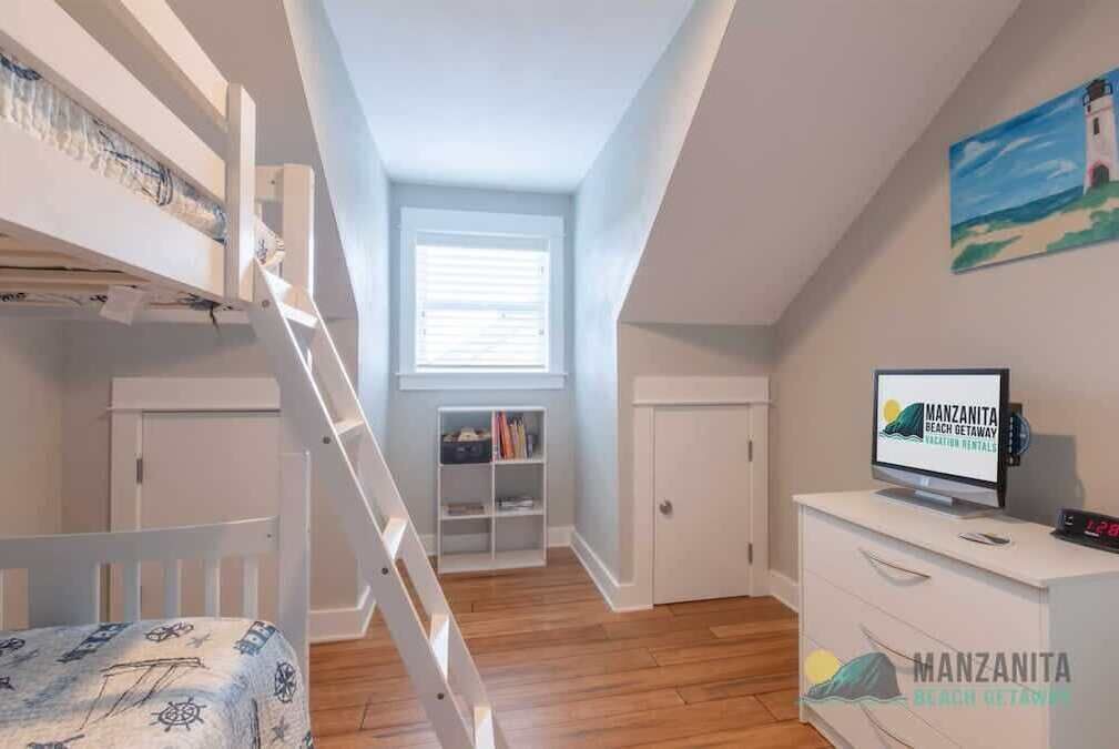 Photo of Bedroom in Manzanita