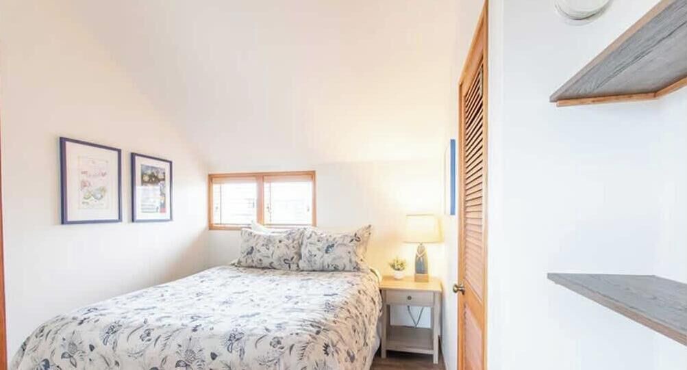 Photo of Bedroom in Manzanita