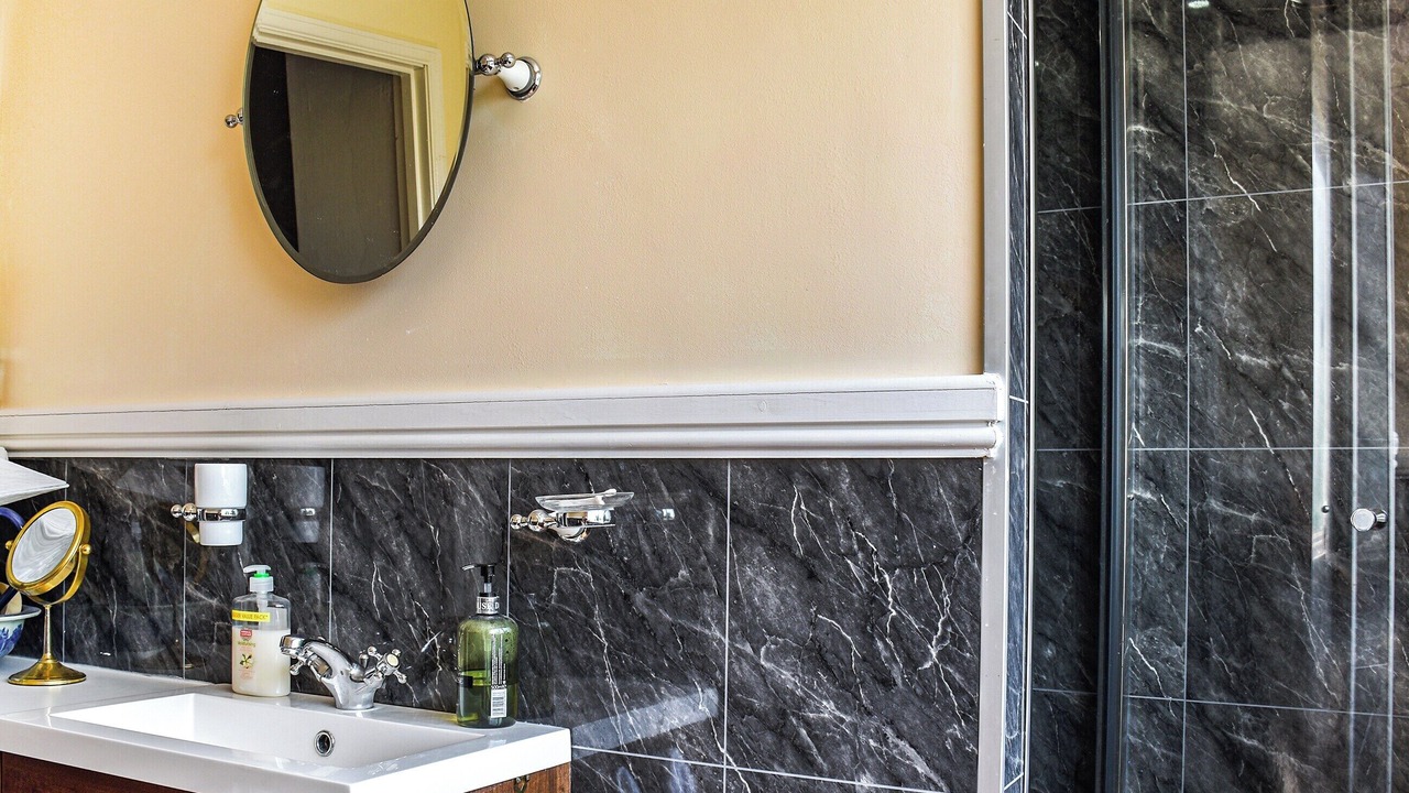 Photo of Bathroom in Pont Yates