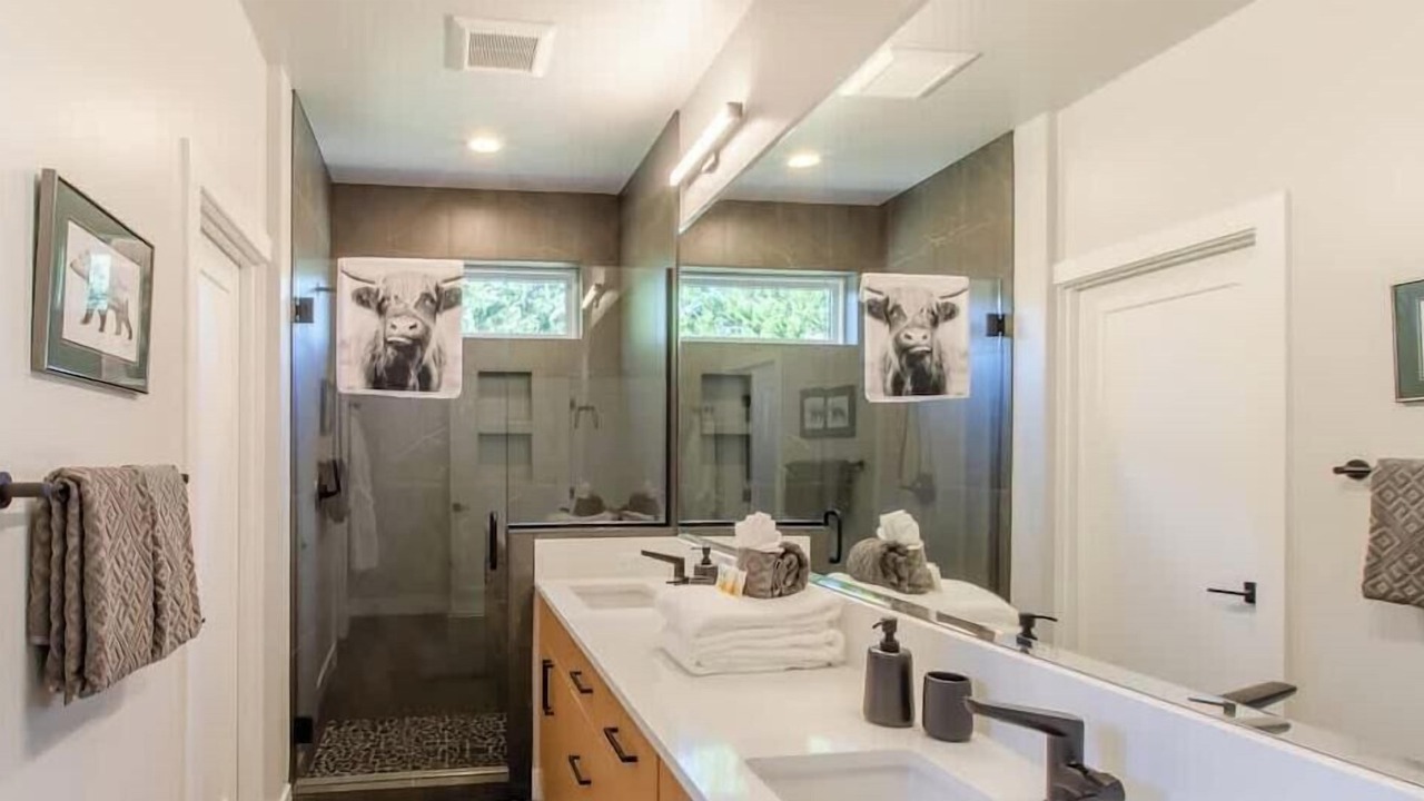 Photo of Bathroom in Nehalem