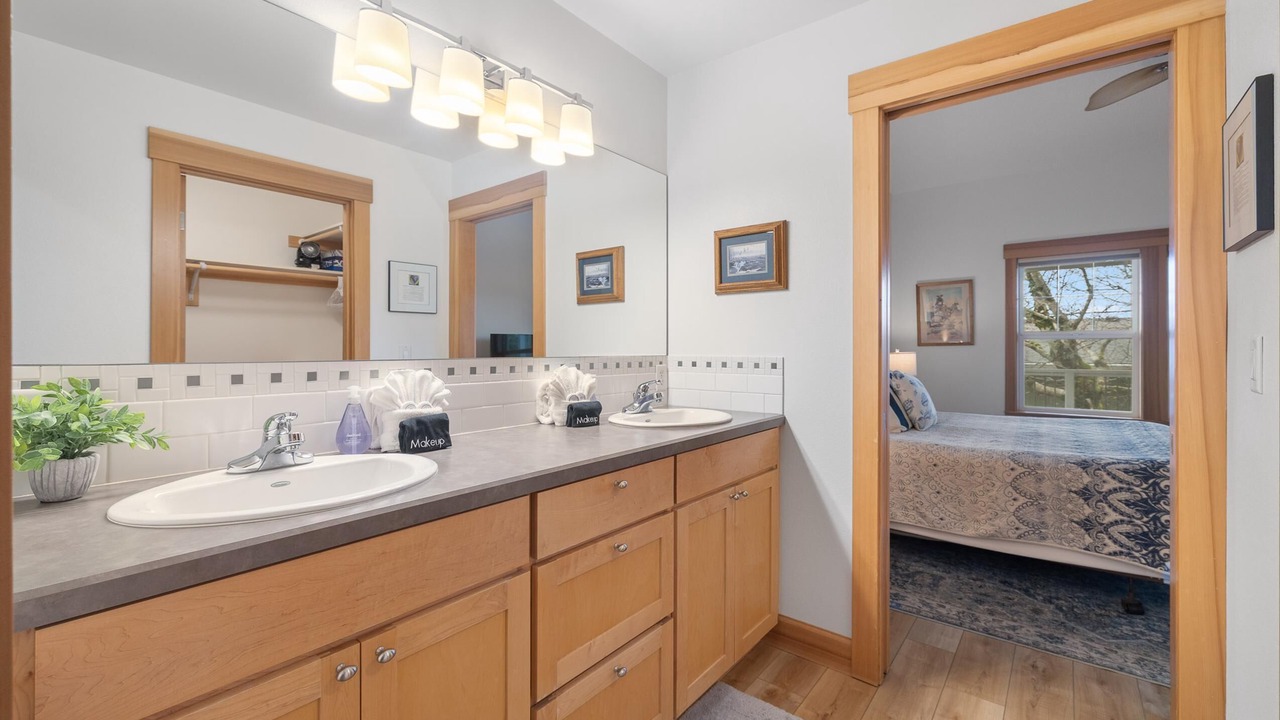 Photo of Bathroom in Neahkahnie Beach