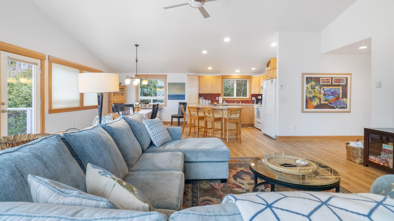 Photo of Livingroom in Neahkahnie Beach
