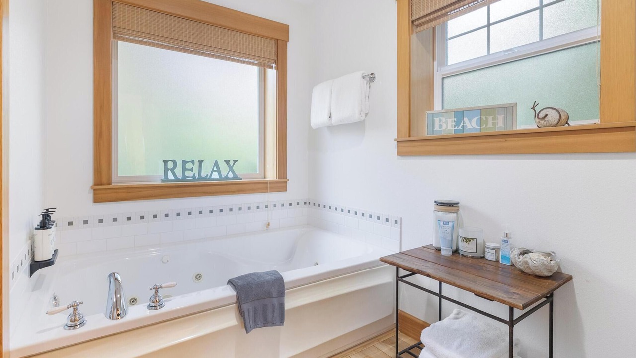 Photo of Bathroom in Neahkahnie Beach