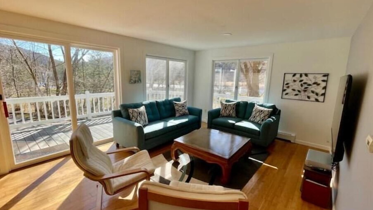 Photo of Livingroom in Hancock