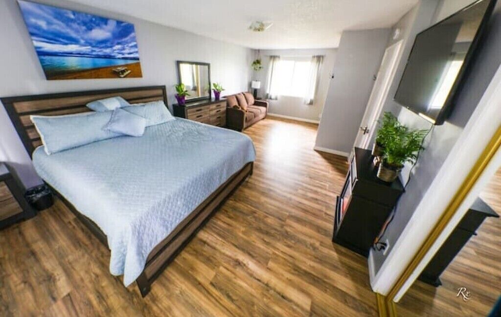 Photo of Bedroom in Country Club Estates