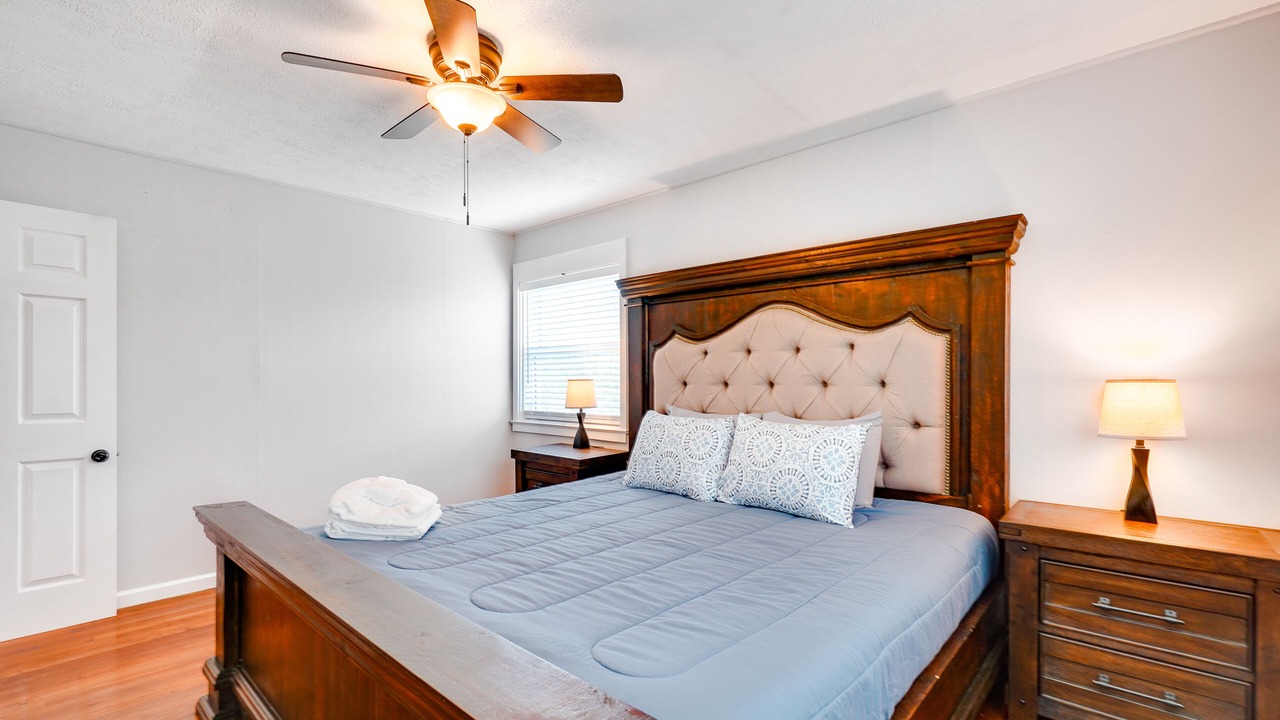 Photo of Bedroom in Oak Ridge