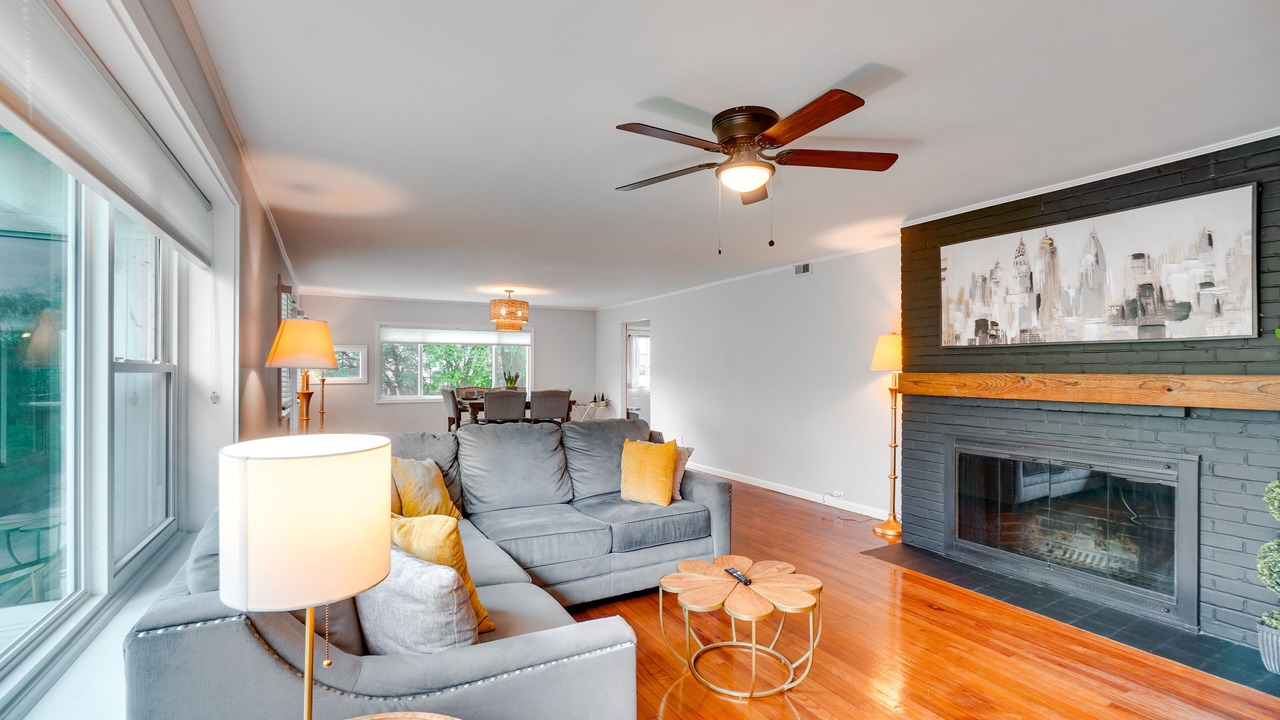Photo of Livingroom in Oak Ridge