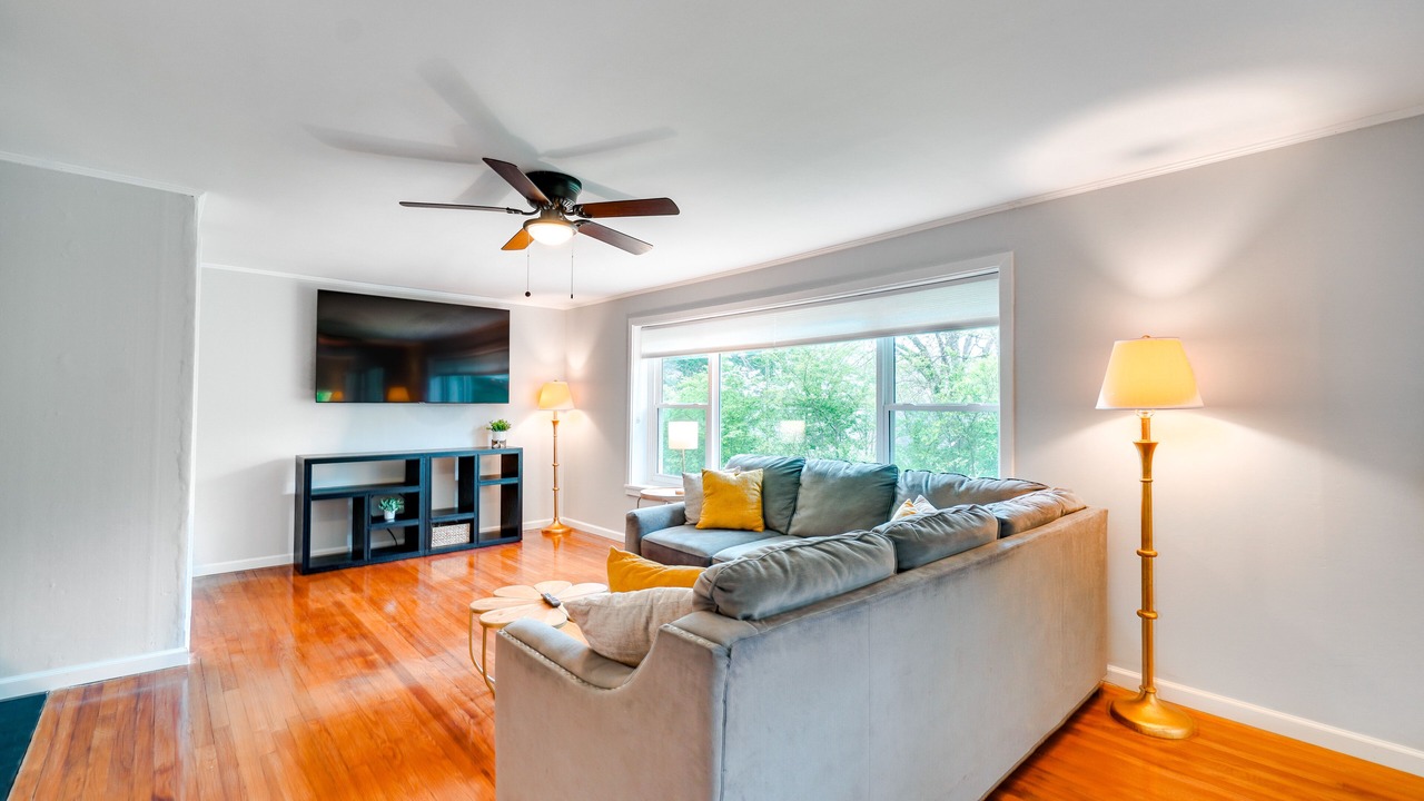 Photo of Livingroom in Oak Ridge