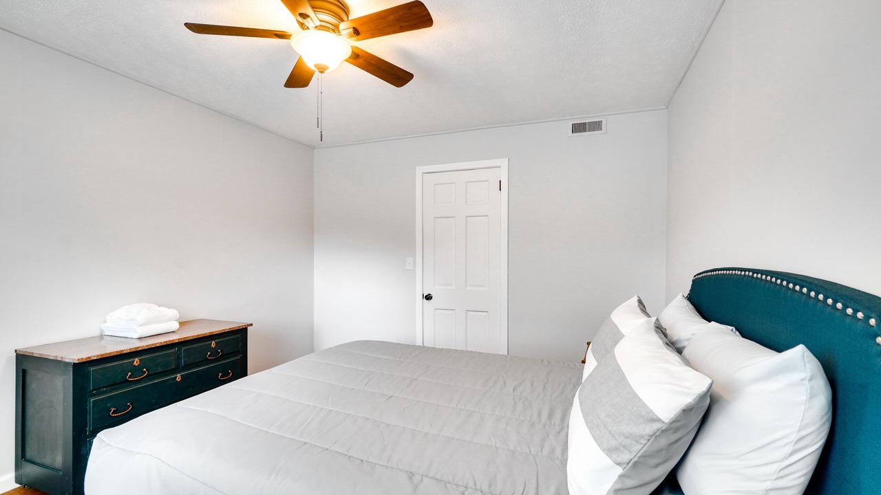 Photo of Bedroom in Oak Ridge