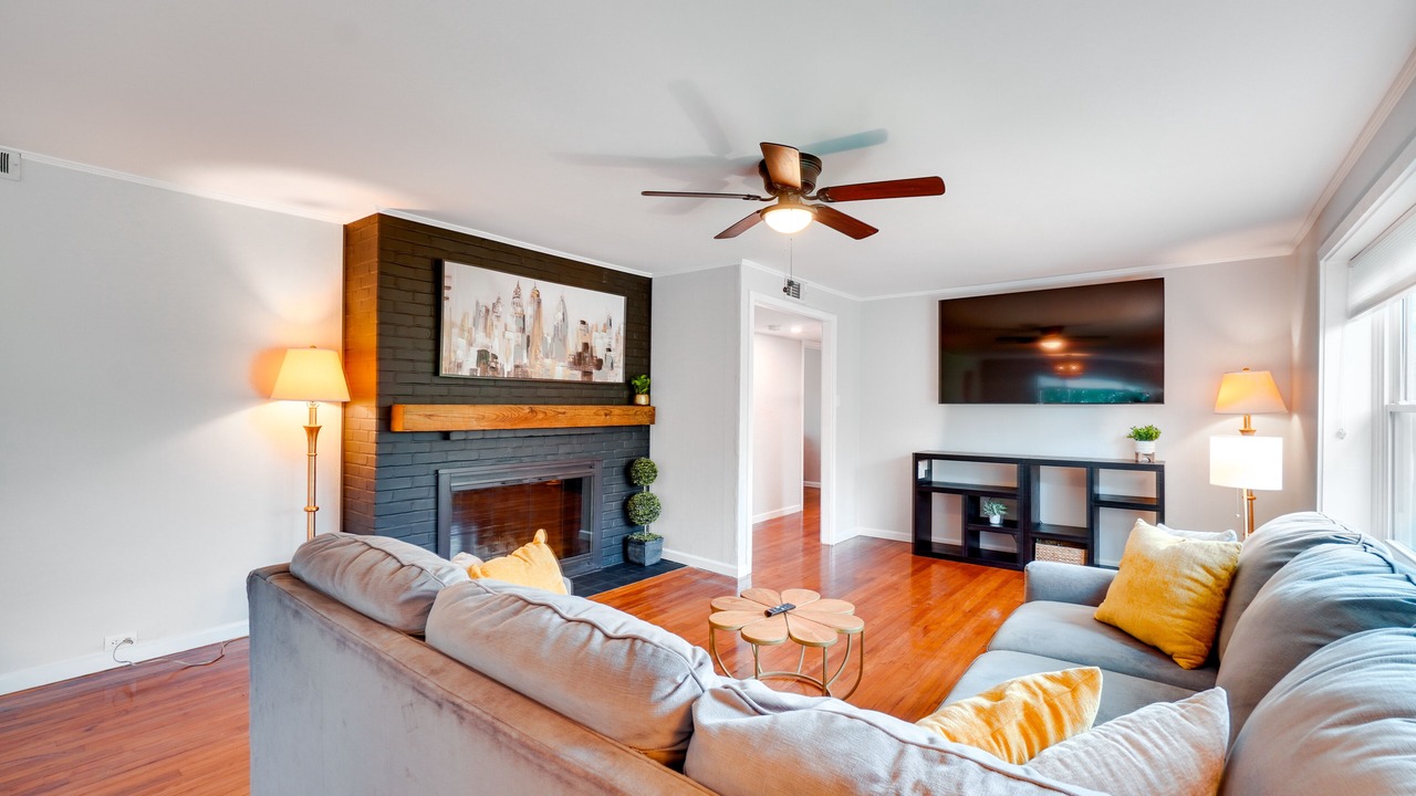 Photo of Livingroom in Oak Ridge