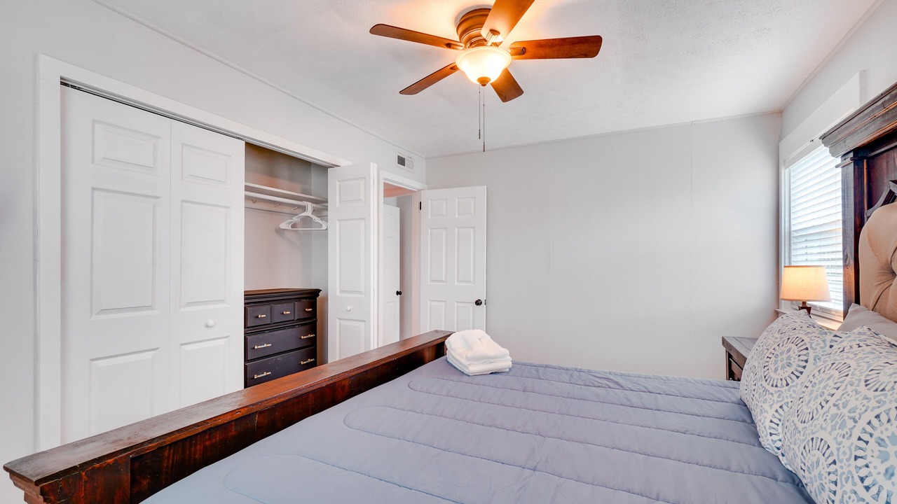 Photo of Bedroom in Oak Ridge