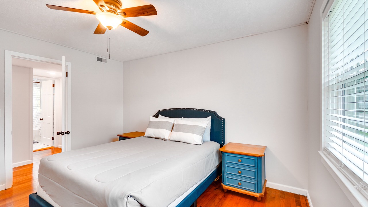 Photo of Bedroom in Oak Ridge