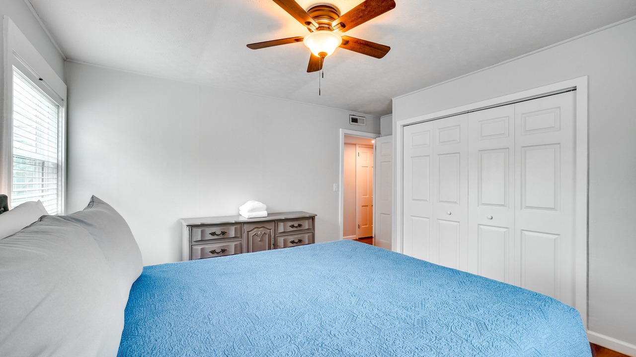 Photo of Bedroom in Oak Ridge