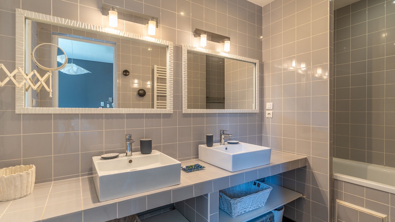 Photo of Bathroom in Saint Genes