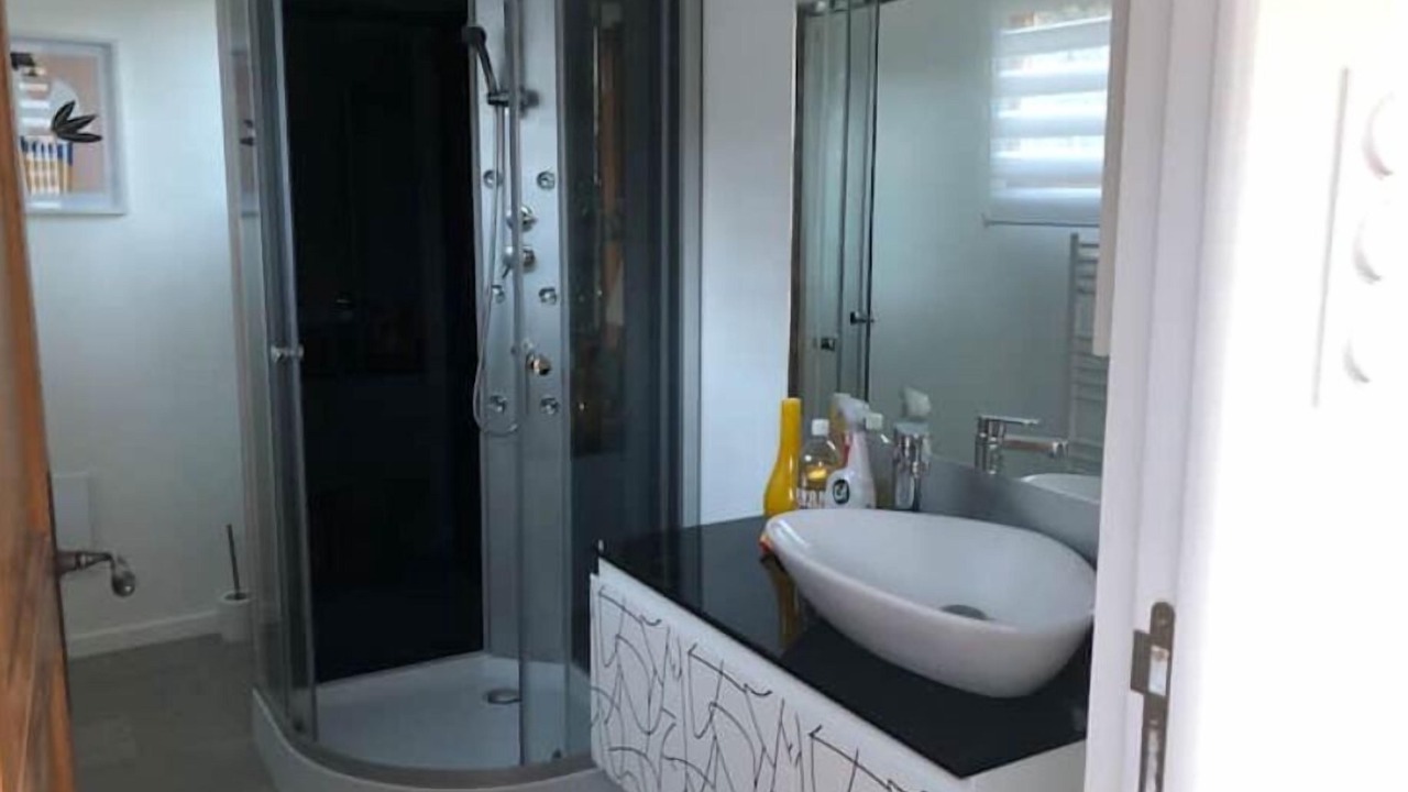 Photo of Bathroom in Chateauneuf-Miravail