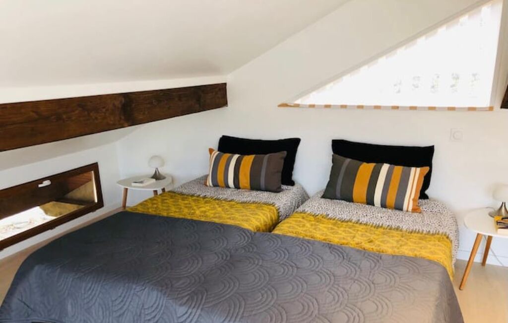 Photo of Bedroom in Chateauneuf-Miravail