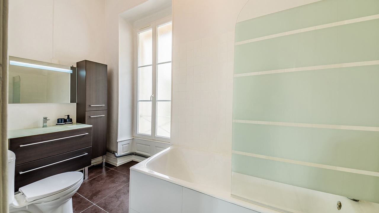 Photo of Bathroom in Laval