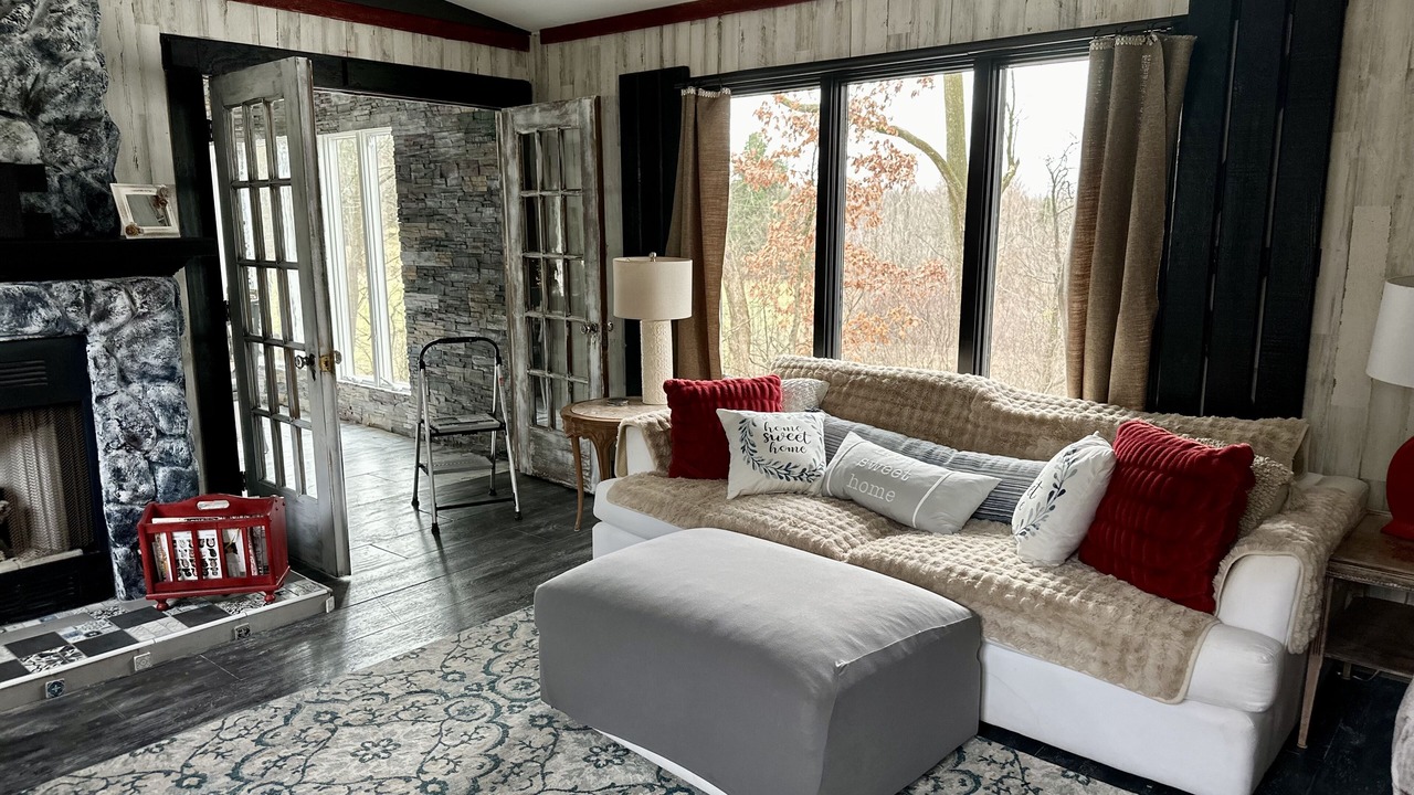 Photo of Livingroom in Boston Heights