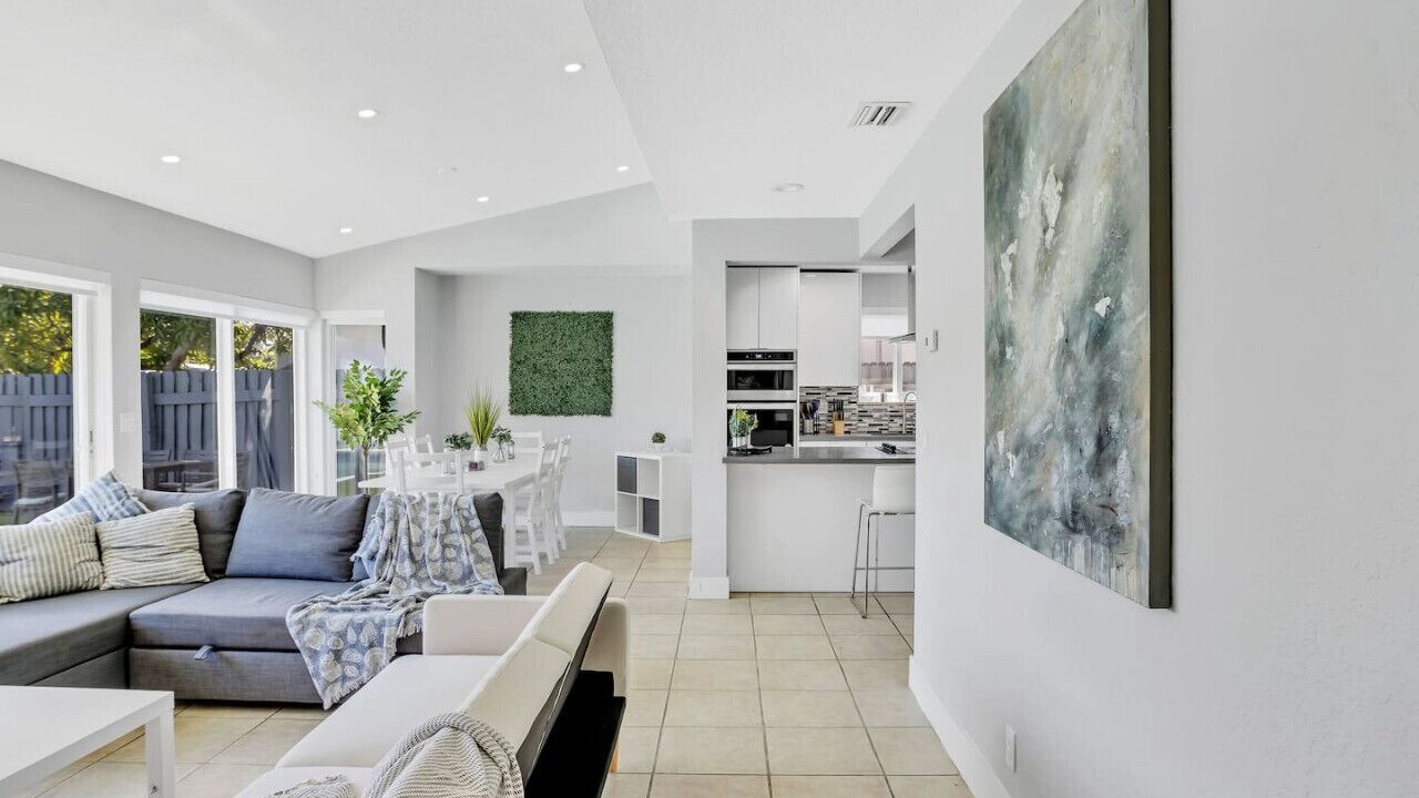 Photo of Livingroom in North Central Hollywood