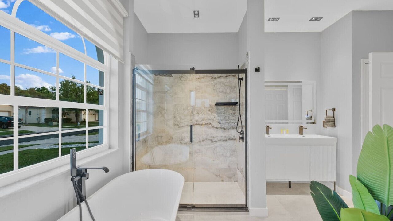 Photo of Bathroom in Crescent Lakes
