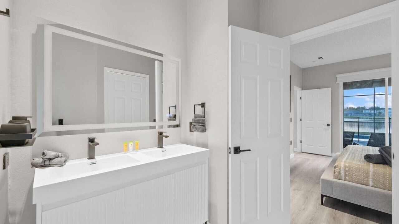 Photo of Bathroom in Crescent Lakes