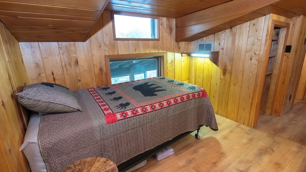 Photo of Bedroom in Vulcan