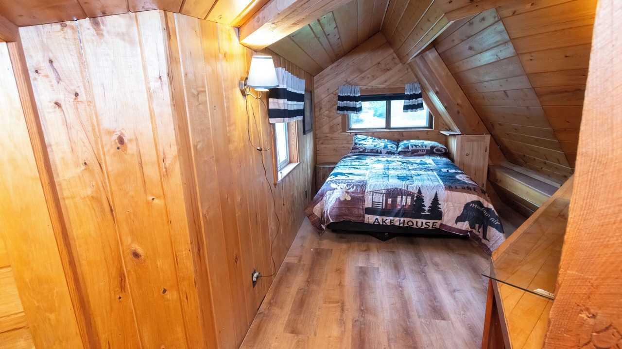 Photo of Bedroom in Vulcan