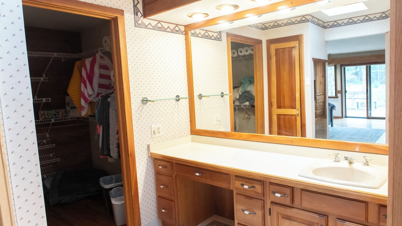 Photo of Bathroom in Vulcan