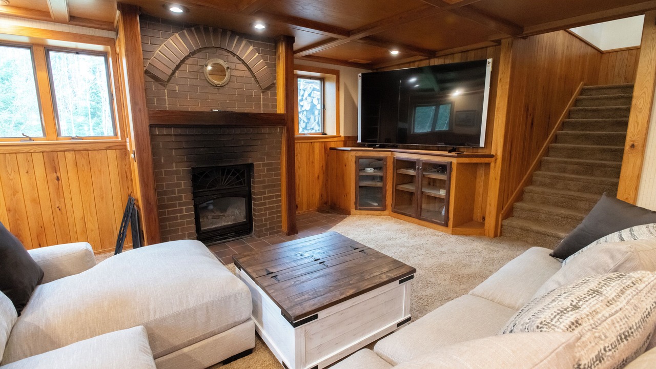 Photo of Livingroom in Vulcan