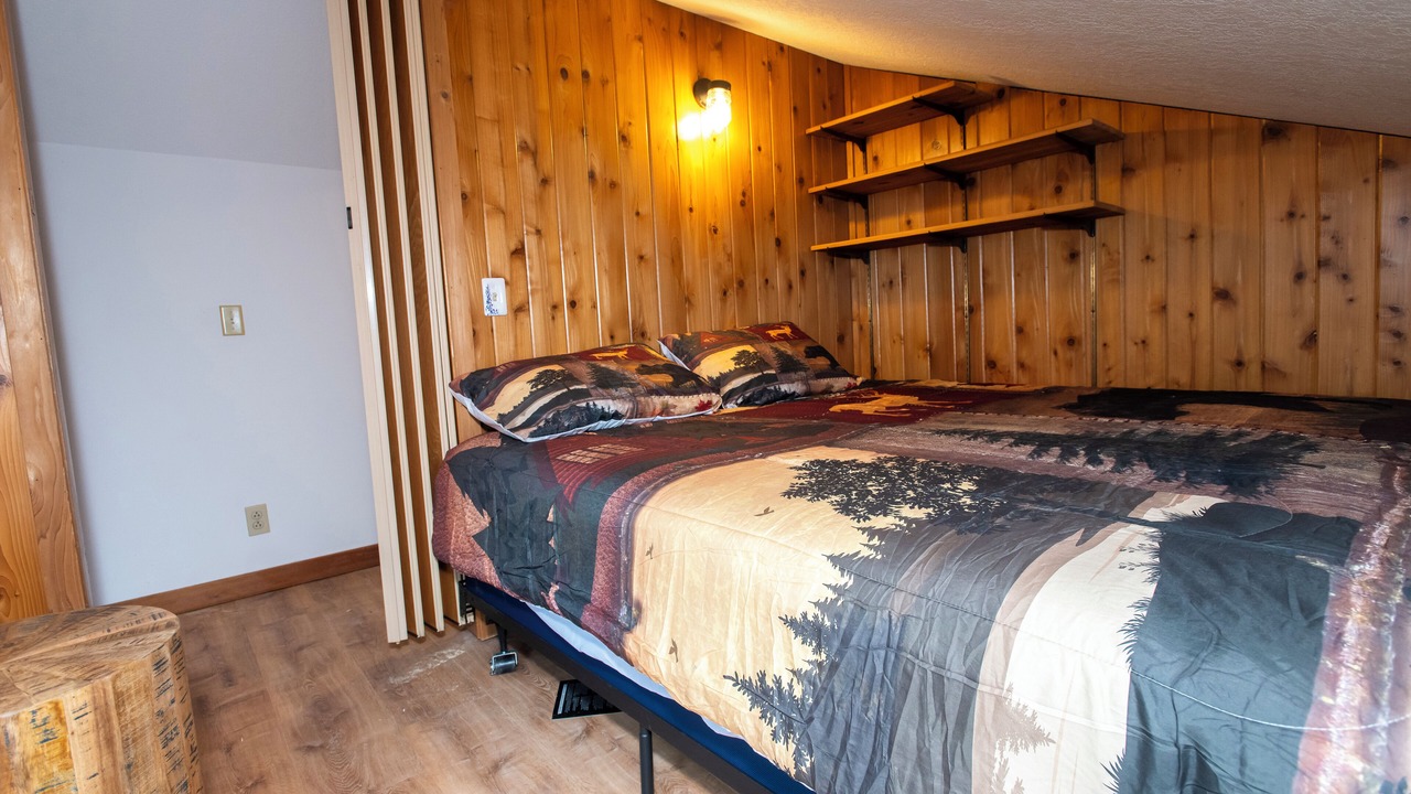 Photo of Bedroom in Vulcan