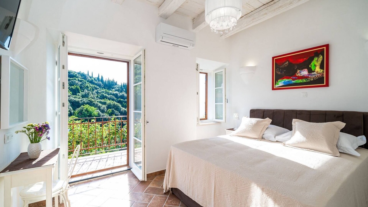 Photo of Bedroom in Molunat