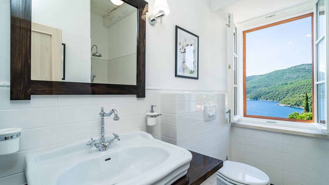 Photo of Bathroom in Molunat