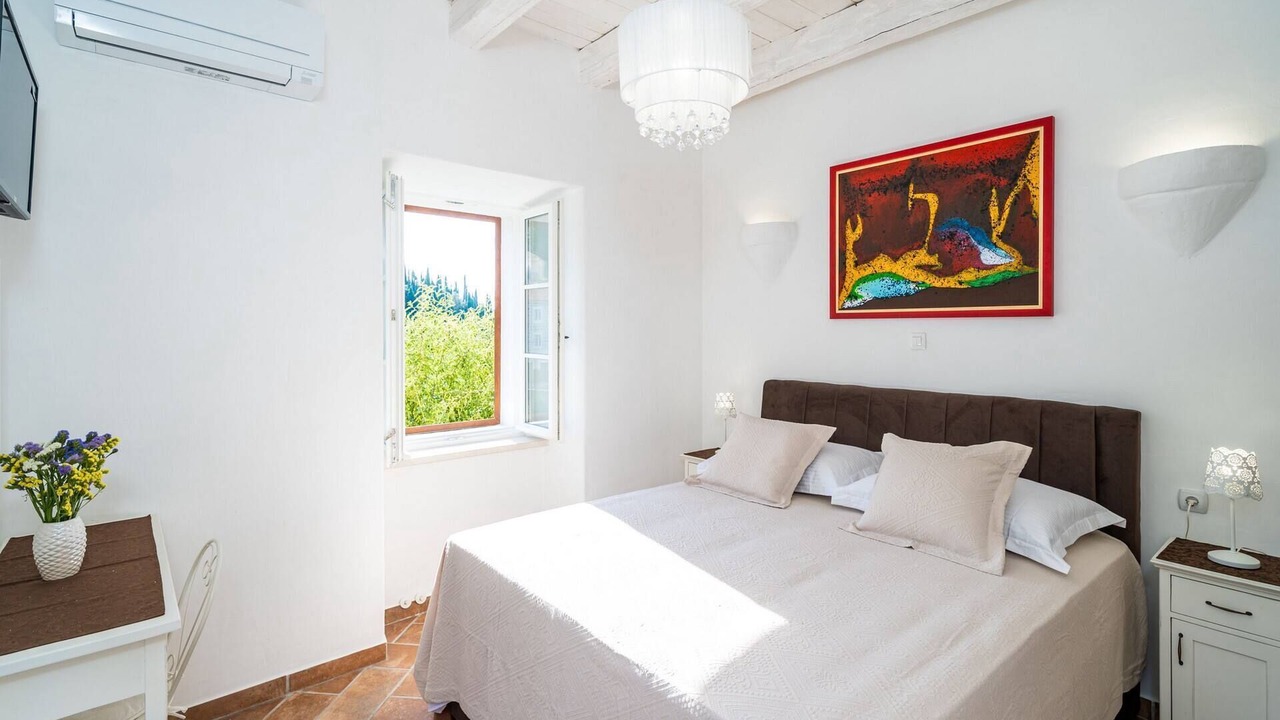 Photo of Bedroom in Molunat