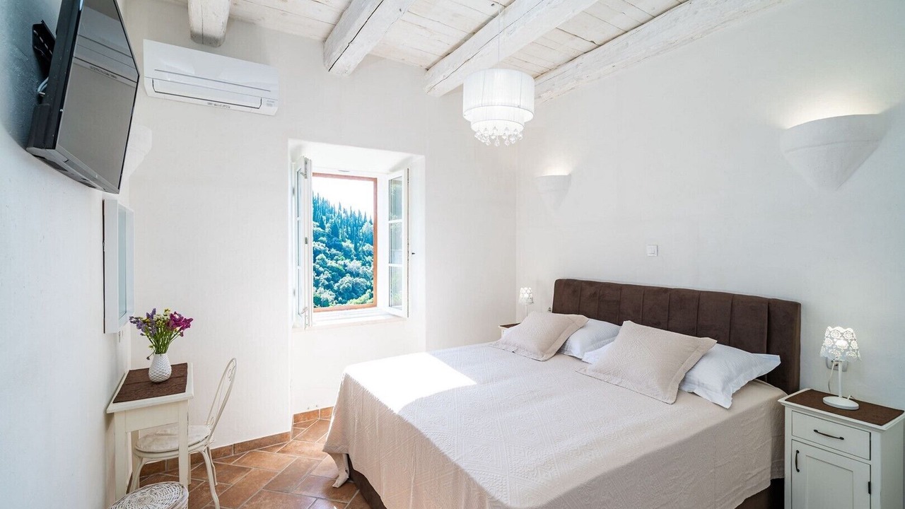 Photo of Bedroom in Molunat