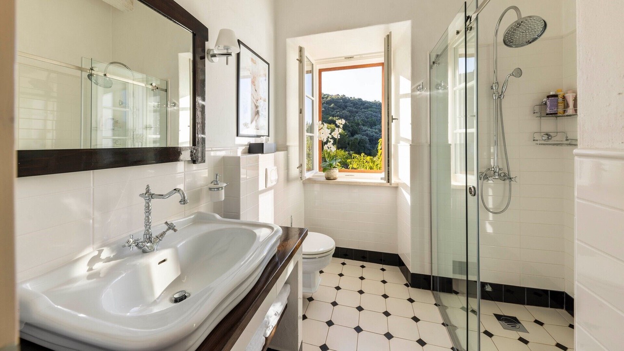 Photo of Bathroom in Molunat