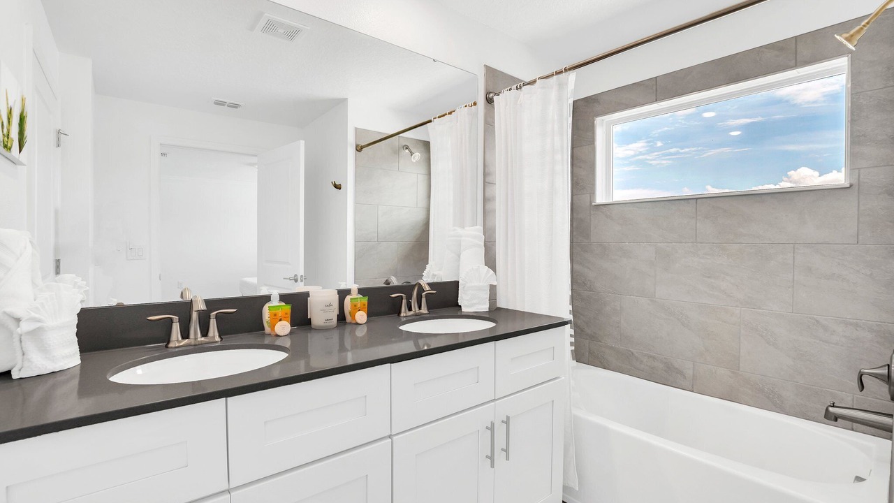 Photo of Bathroom in Bay Lake