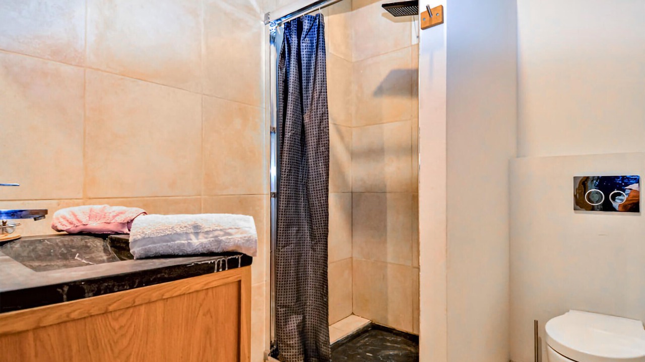 Photo of Bathroom in Pujaut