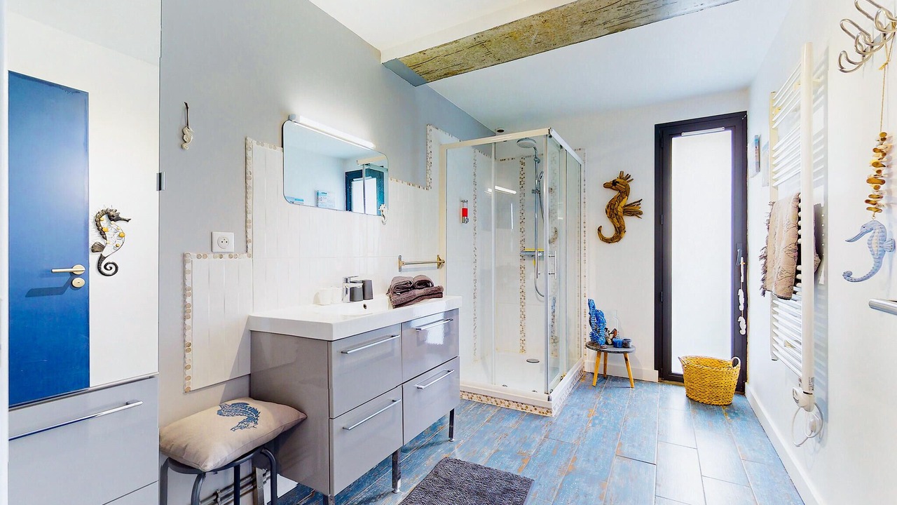 Photo of Bathroom in Saint-Martin-du-Littoral