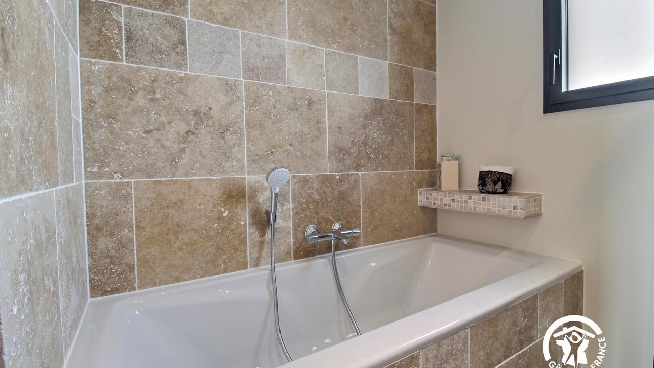 Photo of Bathroom in Locmaria