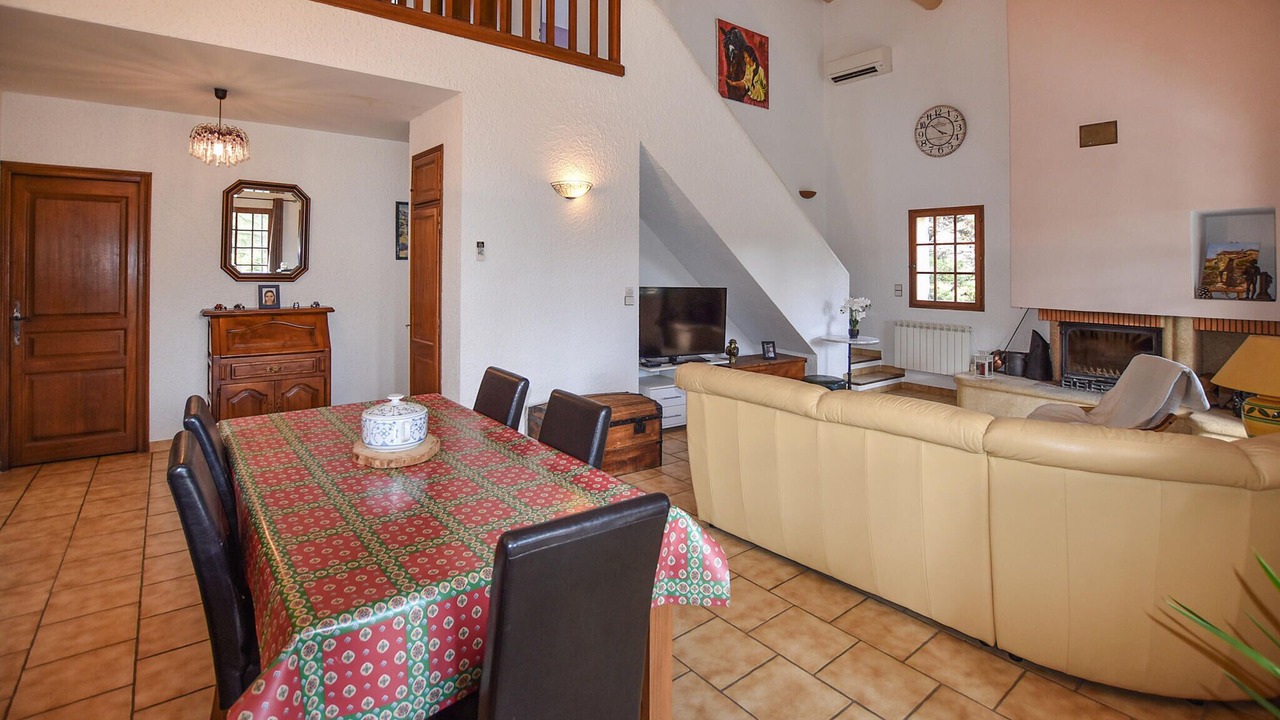 Photo of Bedroom in Loriol-du-Comtat