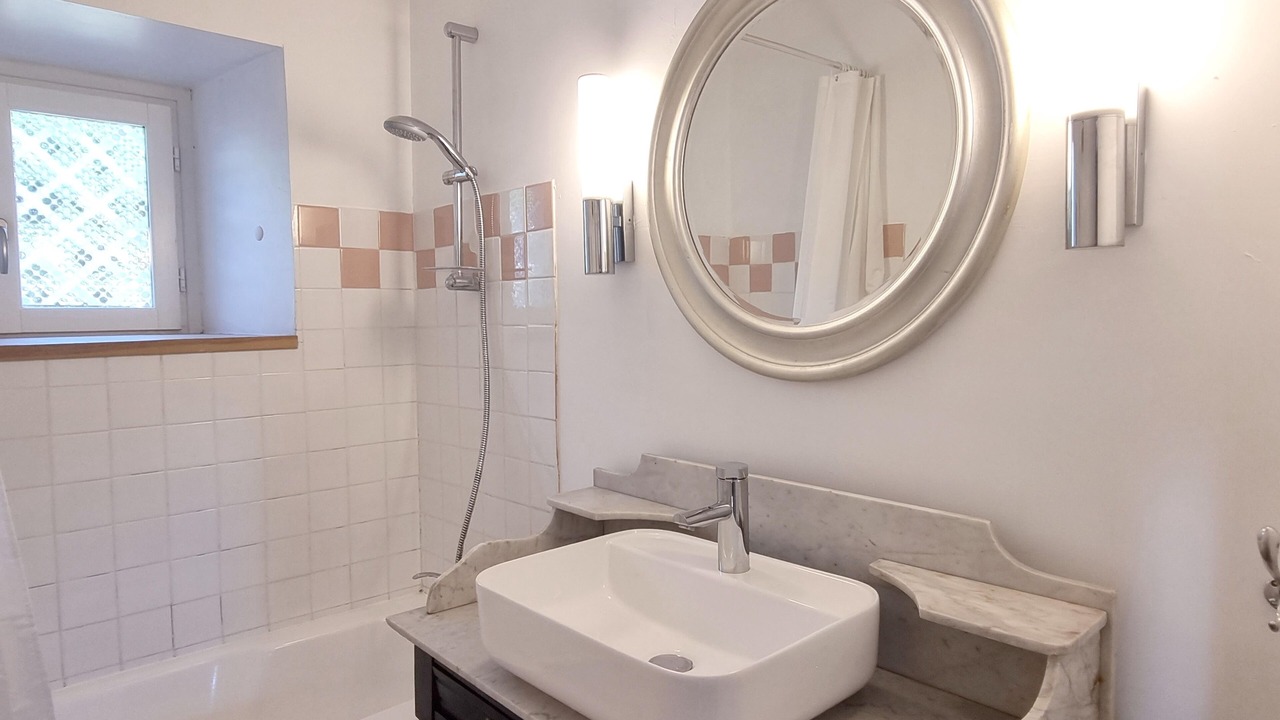 Photo of Bathroom in Locoal-Mendon