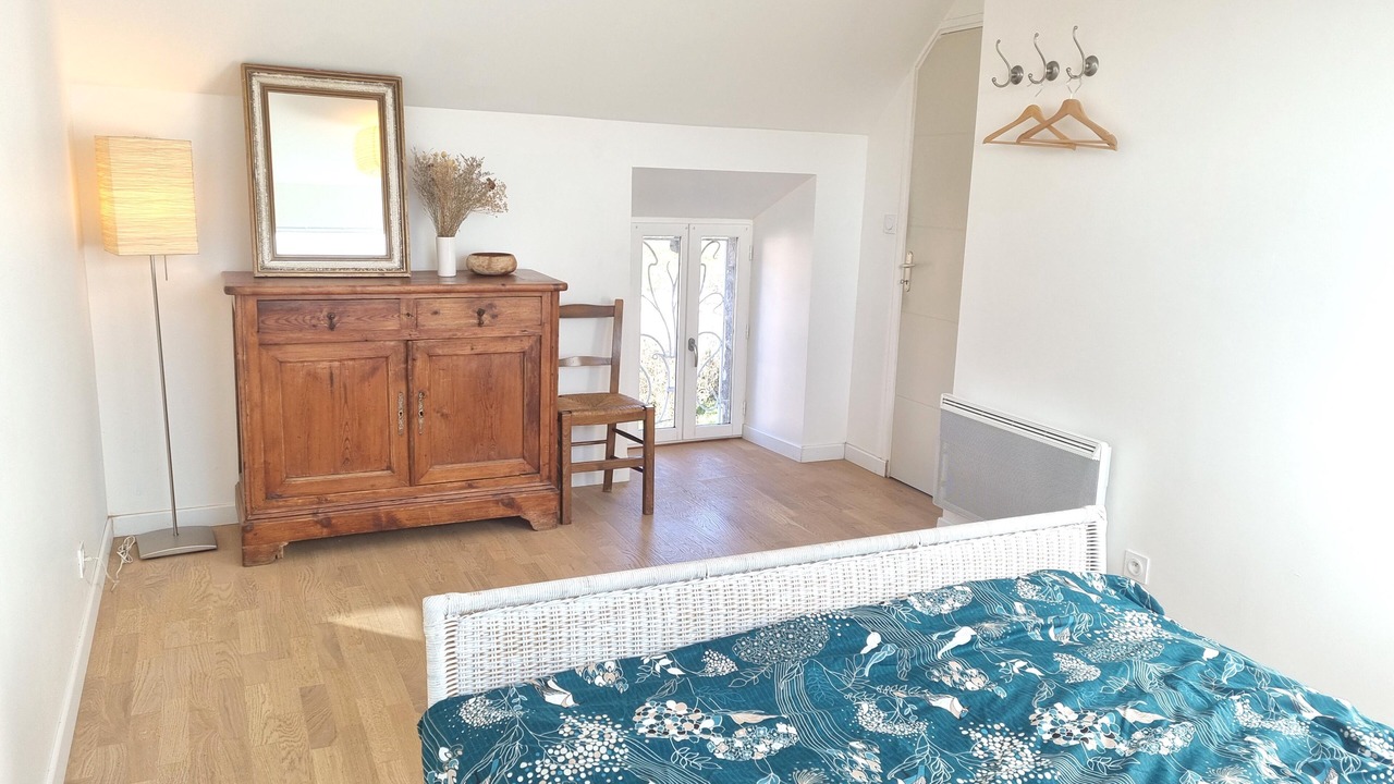 Photo of Bedroom in Locoal-Mendon