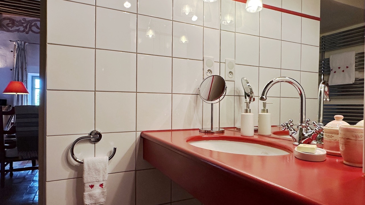 Photo of Bathroom in Vacqueyras