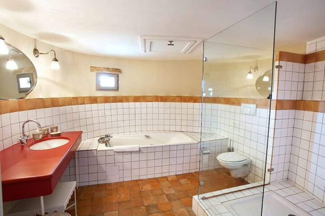 Photo of Bathroom in Vacqueyras
