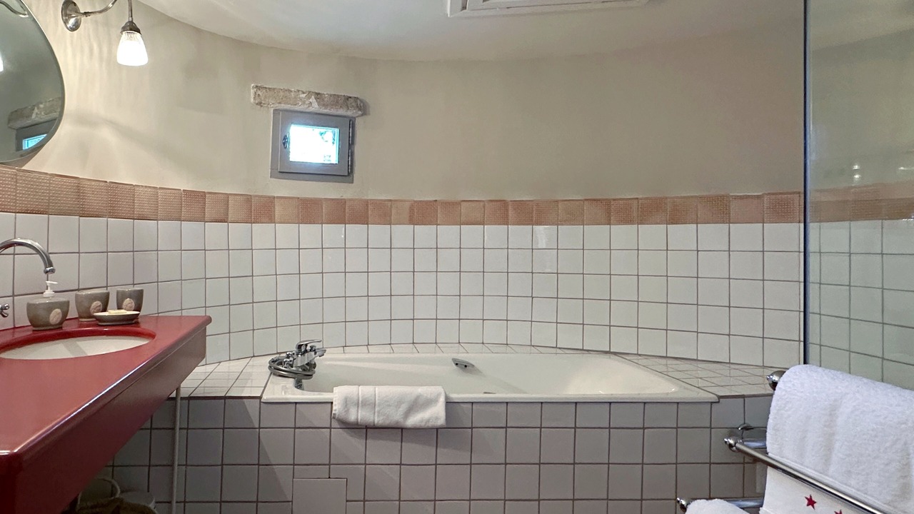 Photo of Bathroom in Vacqueyras